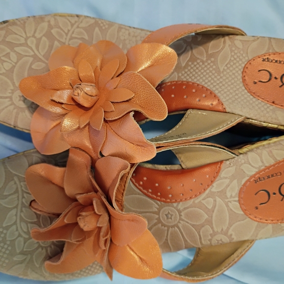 b.o.c. Women's Metallic Orange Floral Sandals Sz 8 EUC - Picture 5 of 8